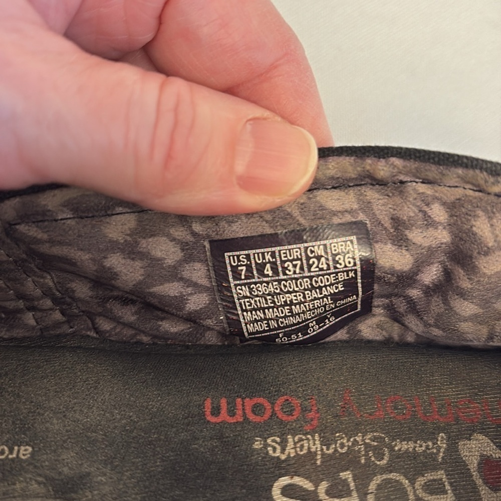 Bob’s from Skechers slip on shoes arch pillow memory foam canvas black Size 7 - Picture 6 of 7